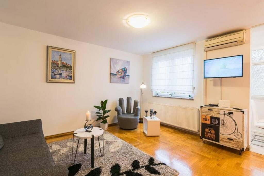 Apartment Jarun Brac Загреб Екстер'єр фото